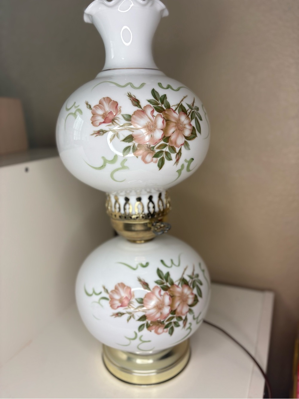 Vintage Gone With The Wind Milk Glass Hurricane Lamp Pink Roses 3-Way